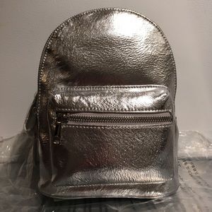 ✨NEW✨FOREVER21 MINI BACKPACK SILVER